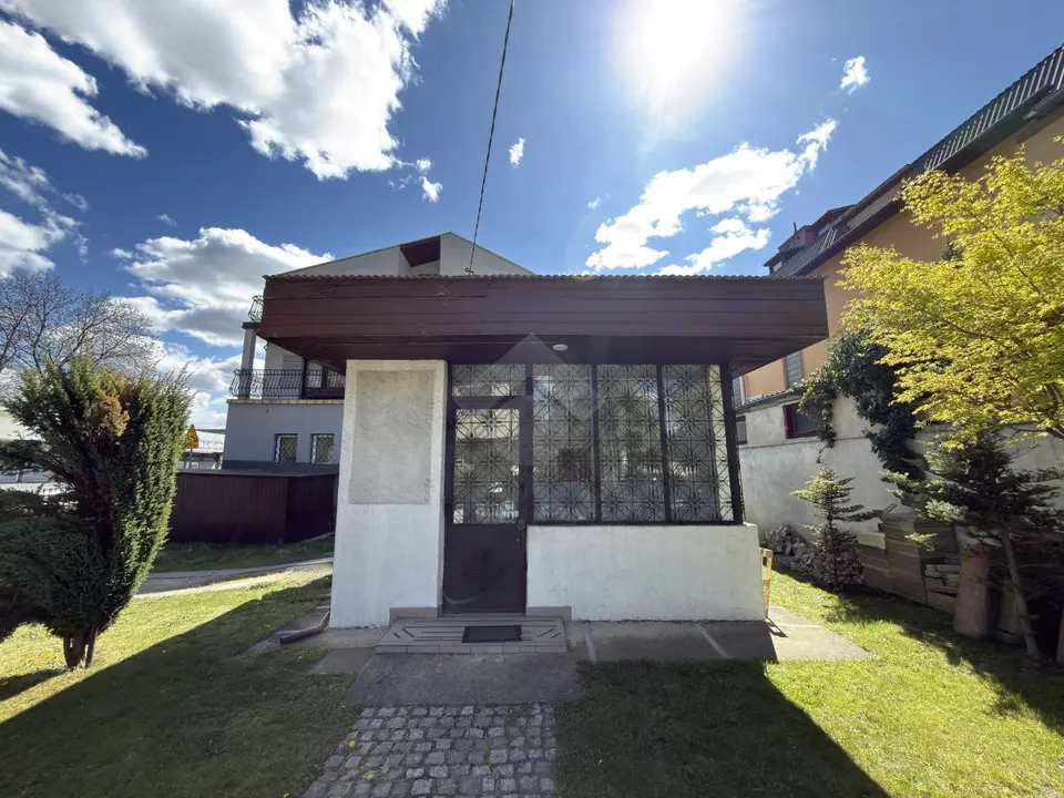 Mały lokal handlowy z witryną - Azory - 25 m² - 1400 zł – Kraków