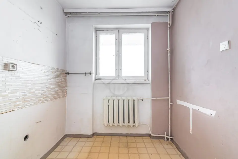 Kawalerka z oddzielną kuchnią do własnej aranżacji | Kurdwanów – Kraków